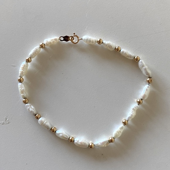 Jewelry - Freshwater pearl bracelet